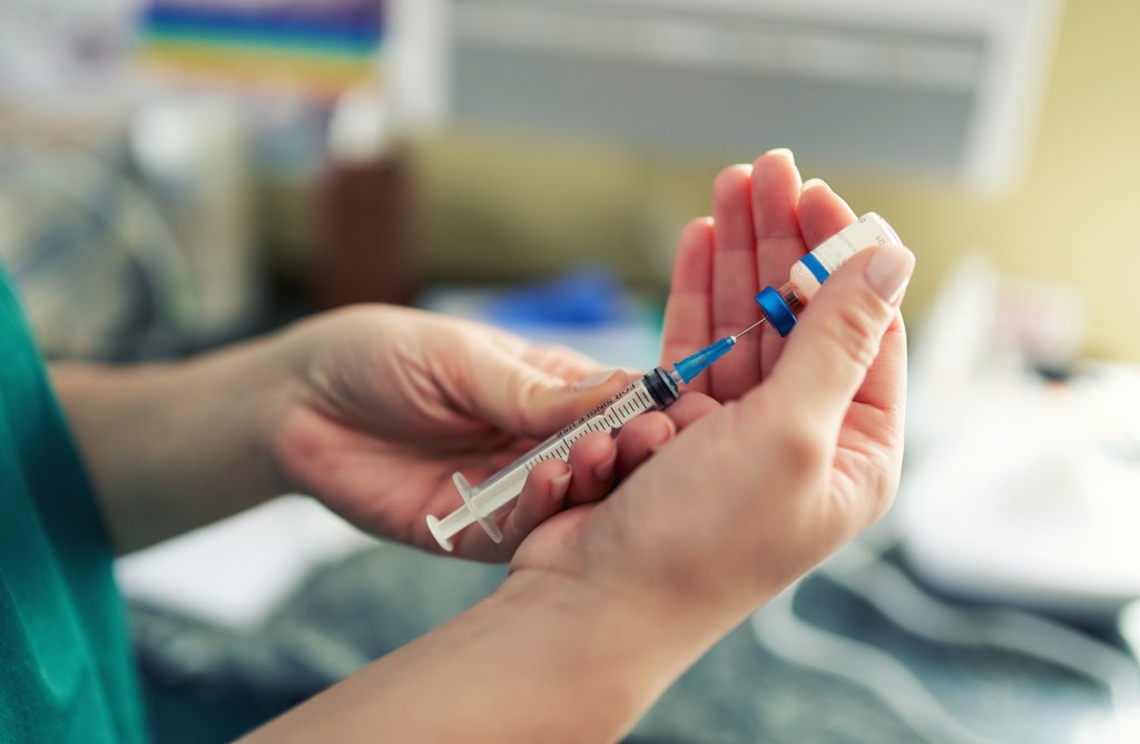 ​Doctor prepares a COVID-19 vaccine. (Source: Getty Images)