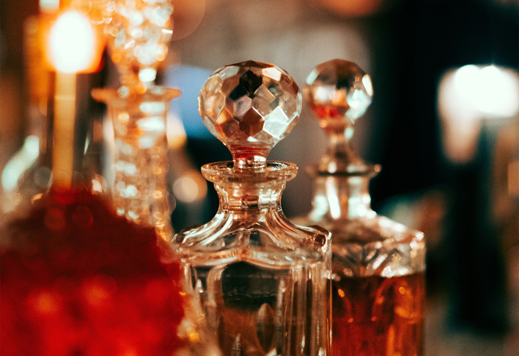 هل تعلم أن عطر العنبر غالي الثمن مصنوع من قيء الحوت