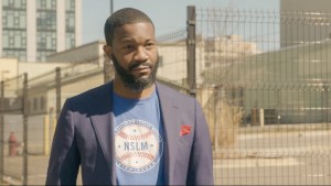 mayor birmingham Randall Woodfin talks to Amazon warehouse workers