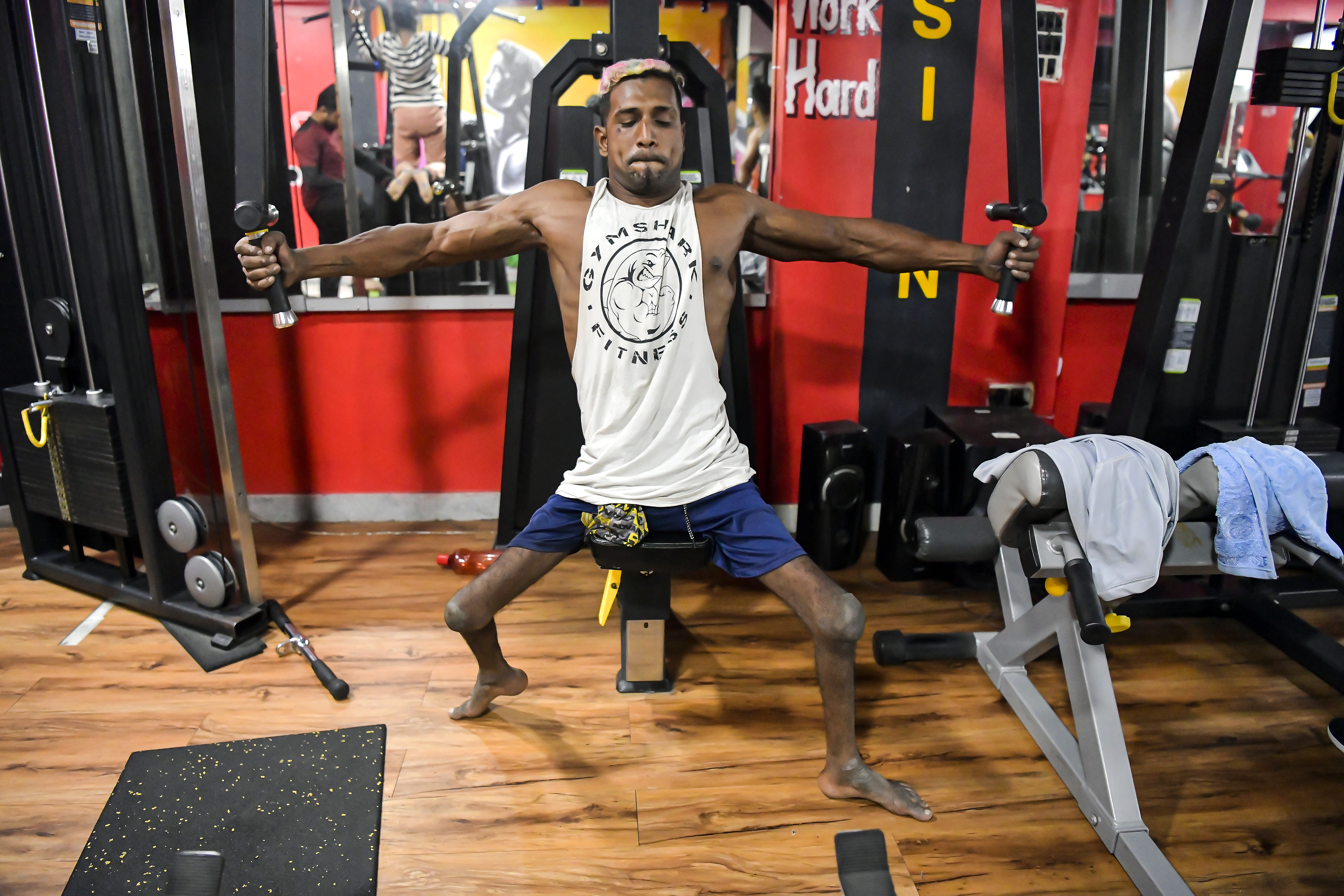 A disabled bodybuilder trains at the gym.