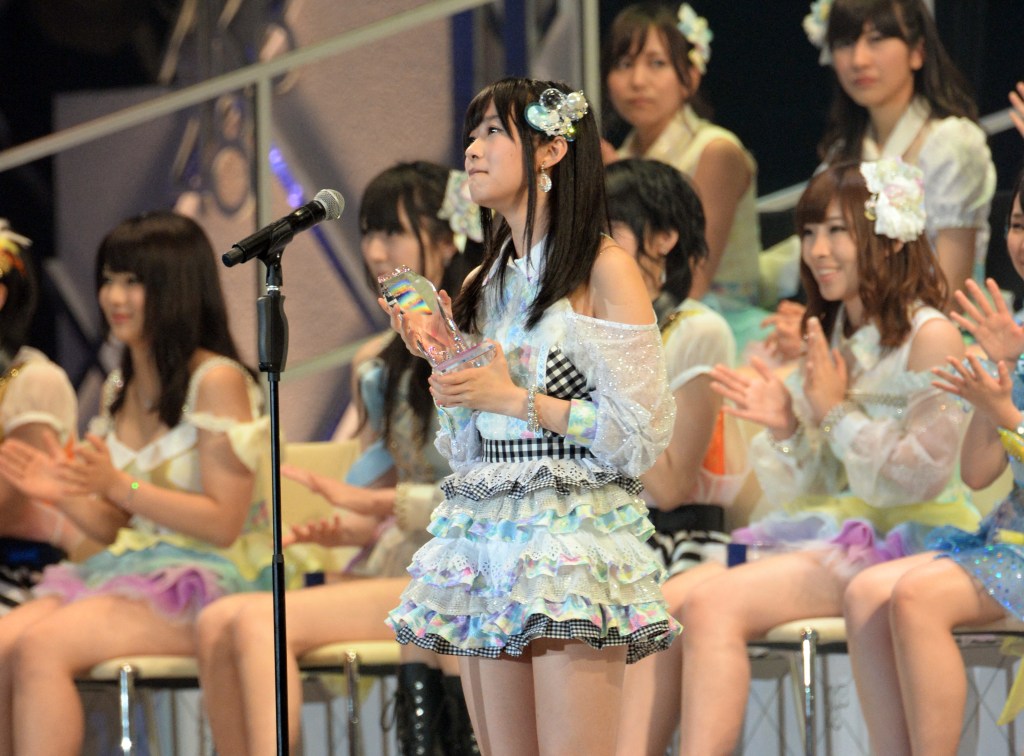 girlband Jepang Momen kelulusan salah satu personel girlband Jepang AKB48