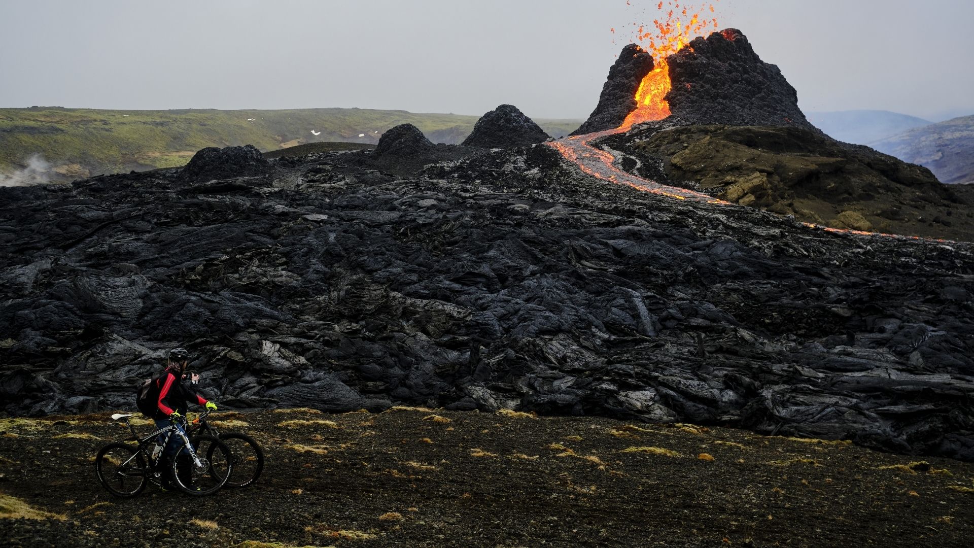 Volcano erupts in Iceland