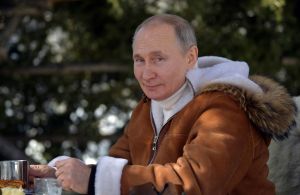 Vladimir Putin Suntik Vaksin Covid-19 Tanpa Difoto Menimbulkan Tanda Tanya Pengamat