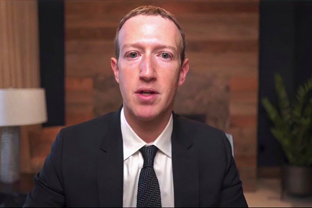 En esta captura de pantalla, el director ejecutivo de Facebook, Mark Zuckerberg, se encontraba testificando durante una audiencia del Comité de Energía y Comercio de la Cámara de Representantes en el Capitolio de los Estados Unidos en Washington