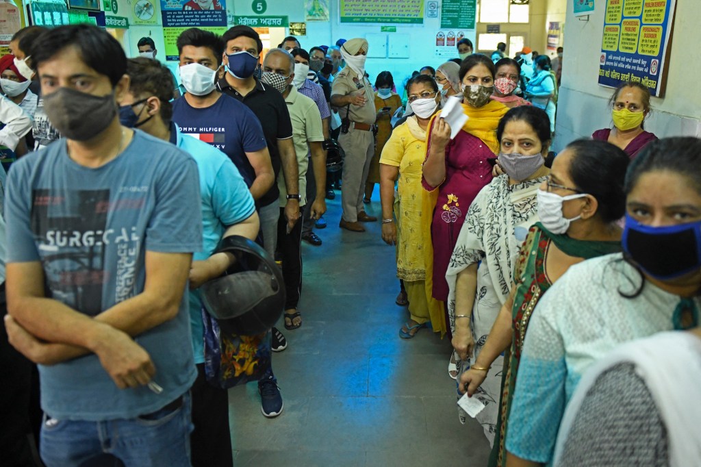 vaccine lines India