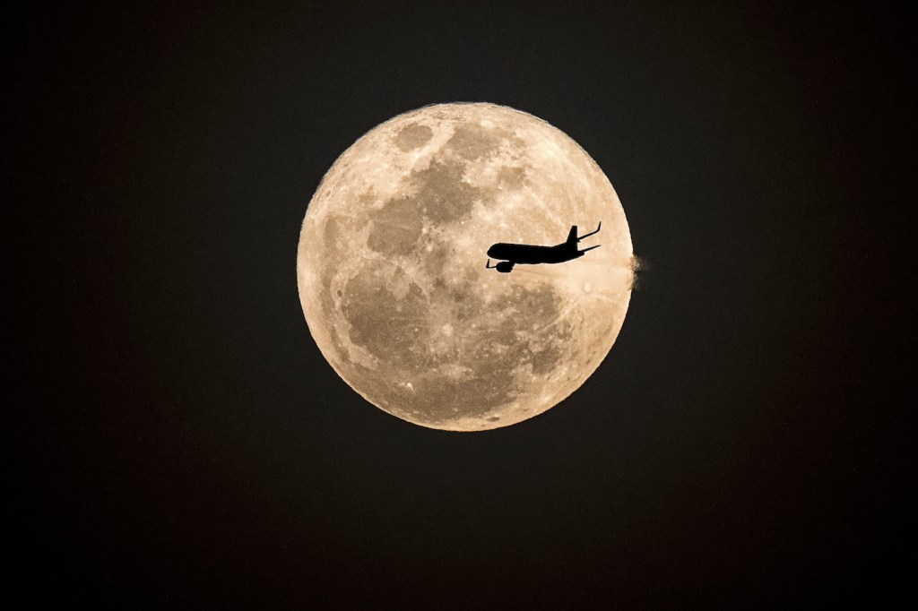 plane supermoon