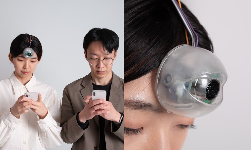 Third eye, designed by Minwook Paeng is a robotic eye that helps phono sapiens and smartphone zombies.