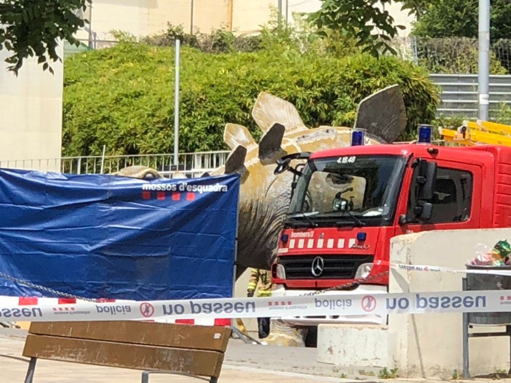 The Body of a Missing Man Was Found Wedged Inside a Dinosaur Statue