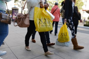 People look for post-Christmas sales at a shopping mall in Glendale, California, approximately 10 miles (16 km) north of Los Angeles, on December 26, 2012.