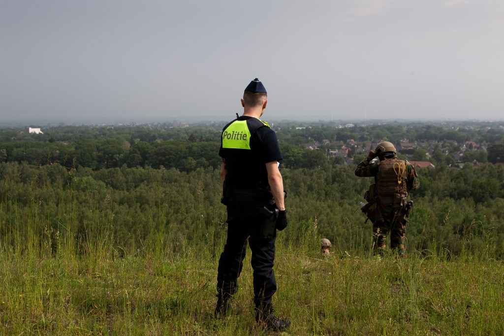 ​Soldiers and police at the national park where the search for Jurgen Conings has centred. Photo: KRISTOF VAN ACCOM/BELGA MAG/AFP via Getty Images