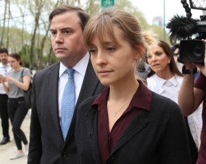 Actress Allison Mack (R) departs the United States Eastern District Court after a bail hearing in relation to the sex trafficking charges filed against her on May 4, 2018 in the Brooklyn borough of New York City.​