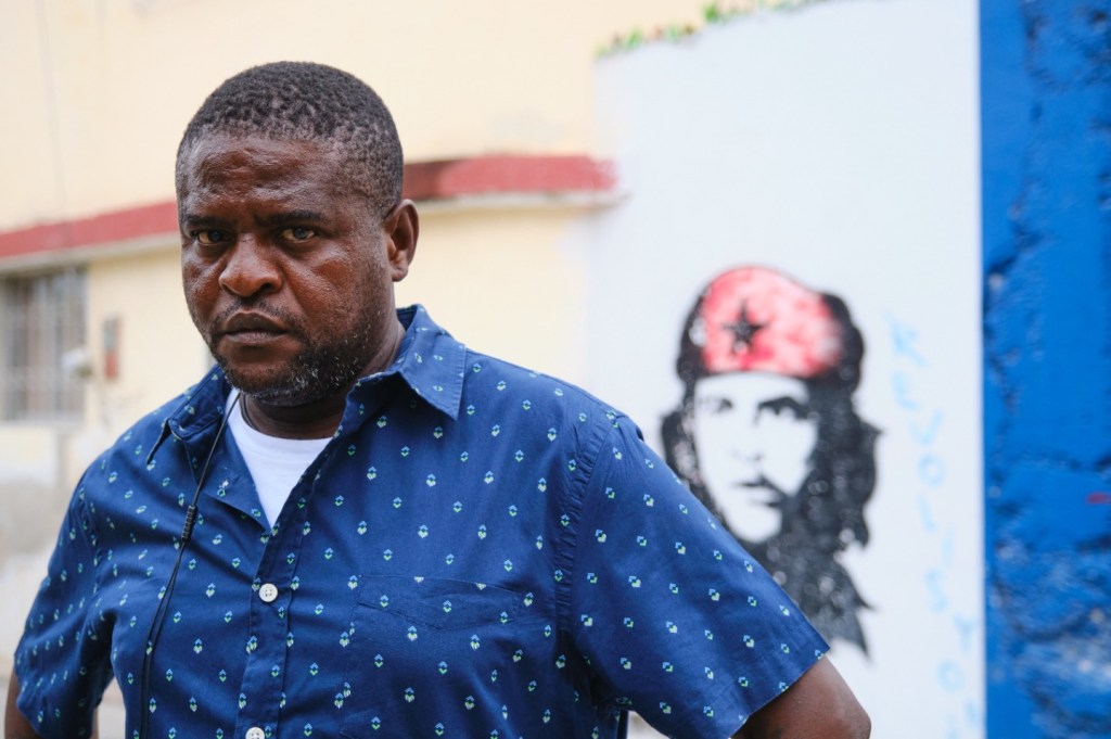 Jimmy "Barbecue" Le Cherizier in front of a Che Guevara mural in the neighborhood of Delmas 6, Port-au-Prince.