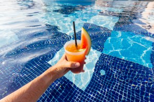 drink in pool