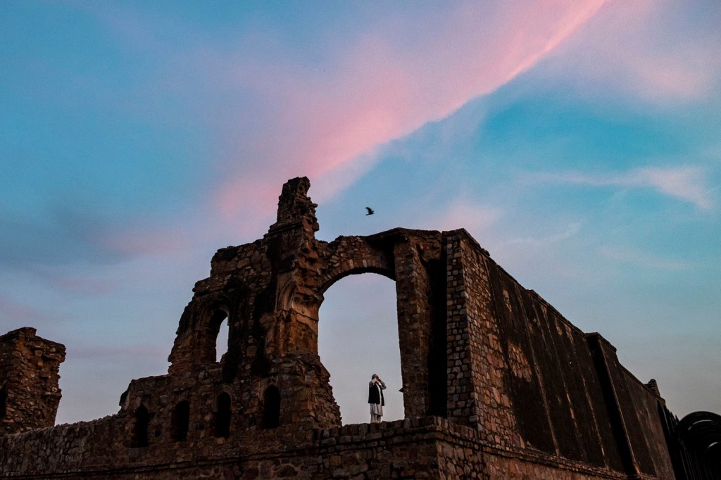 Tampak luar benteng Feroz Shah Kotla.