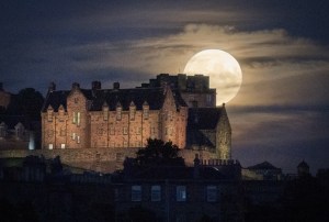 Anti-Lockdown Protesters Tried to Capture a Scottish Castle. They Failed.