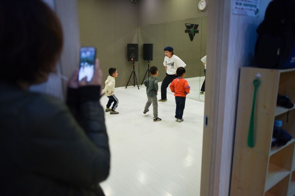 Boyband cilik Panda Boys di Tiongkok bubar karena dikritik mempekerjakan anak