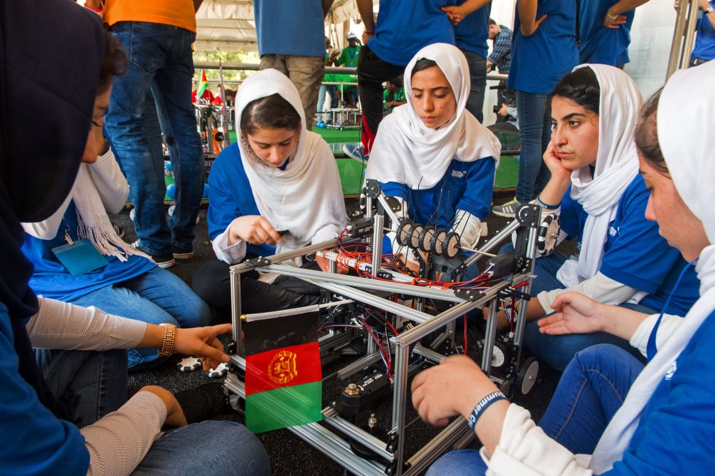 Afghan girls robotics team in U.S.