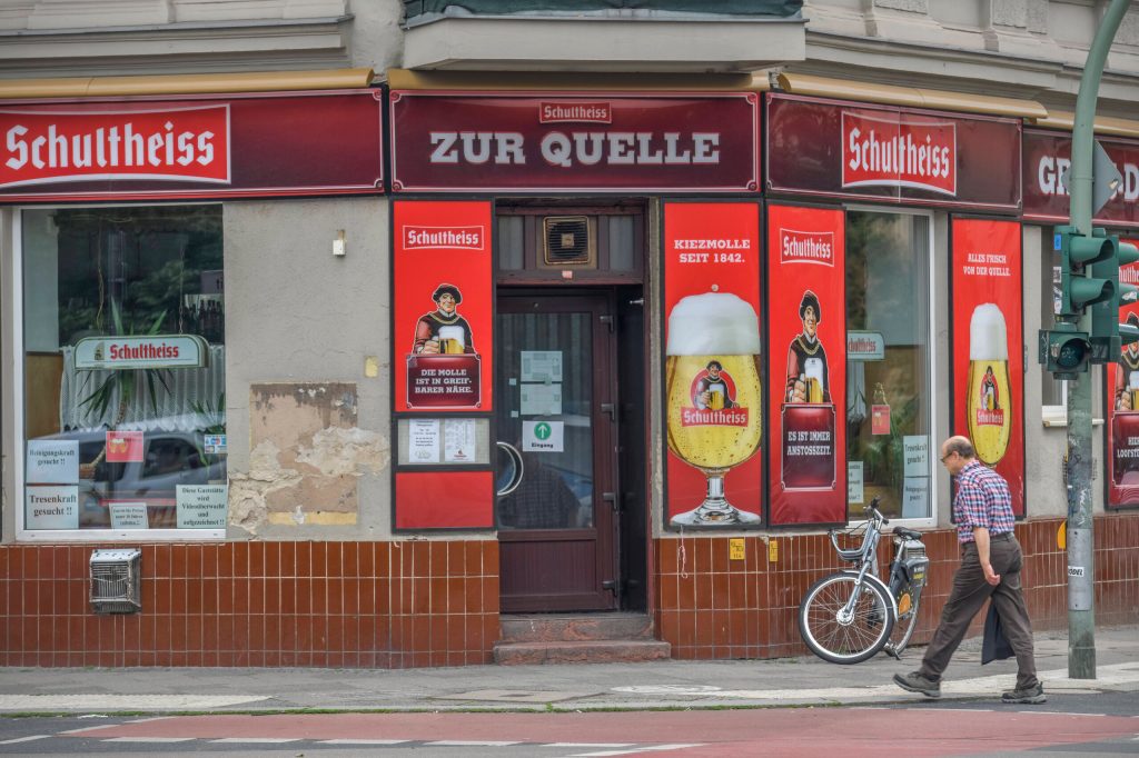 Die Kneipe Zur Quelle in Berlin Moabit. Hier hat ein Gast kürzlich einen Querdenker argumentativ bloßgestellt.