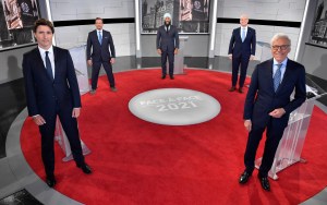 Liberal Leader Justin Trudeau, left to right, Bloc Quebecois Leader Yves-Francois Blanchet, NDP Leader Jagmeet Singh, Conservative Leader Erin O'Toole and debate moderator Pierre Bruneau pose for a photo during the first French leaders' debate on Thursday