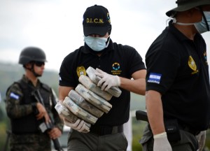 Anti-narcotics and military police prepare for the incineration of some 200 kilos of cocaine seized in Central America on August 5, 2016.