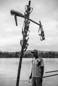 Hombre colombiano afroPuerto Merizalde Rio Naya