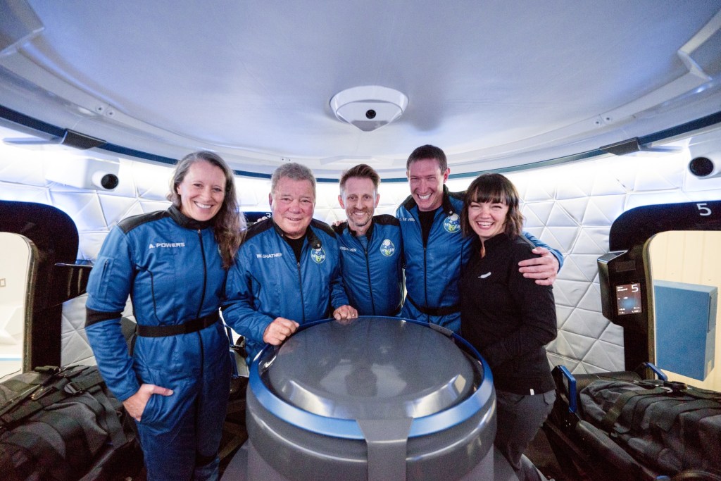 blue-origin-ns18-training-astronauts-cm7-training-october-12-2021