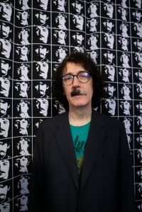 hombre bigote lentes doble charly garcia