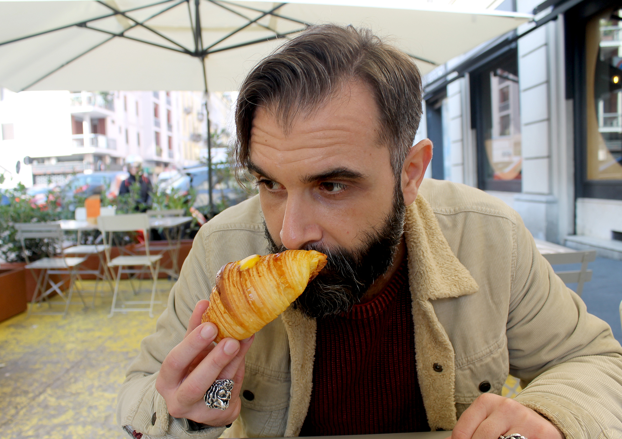 uomosenzatonno crosta croissant Milano .jpg