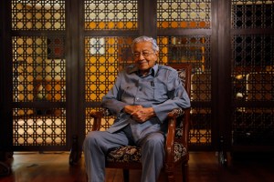 Despite his advancing years, former Malaysian prime minister Dr. Mahathir Mohamad says that he could run for the country’s top political post again.