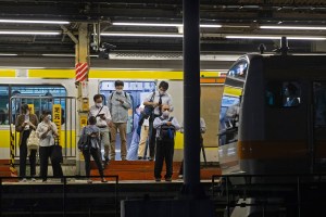 Kereta Jepang telat satu menit, masinis didenda potong gaji