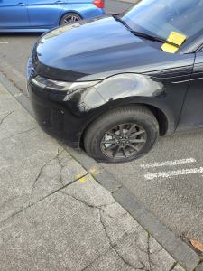 ​A 4x4 in Glasgow with its tyres deflated. Photo: Supplied