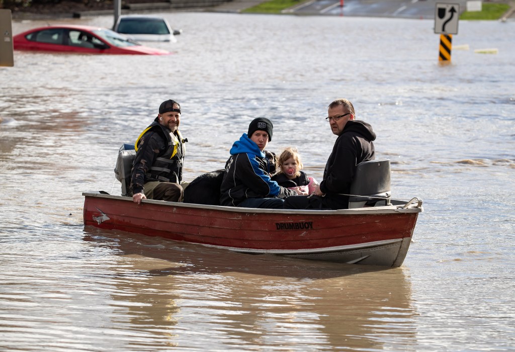 B.C. flooding leaving people stranded in Abbotsford