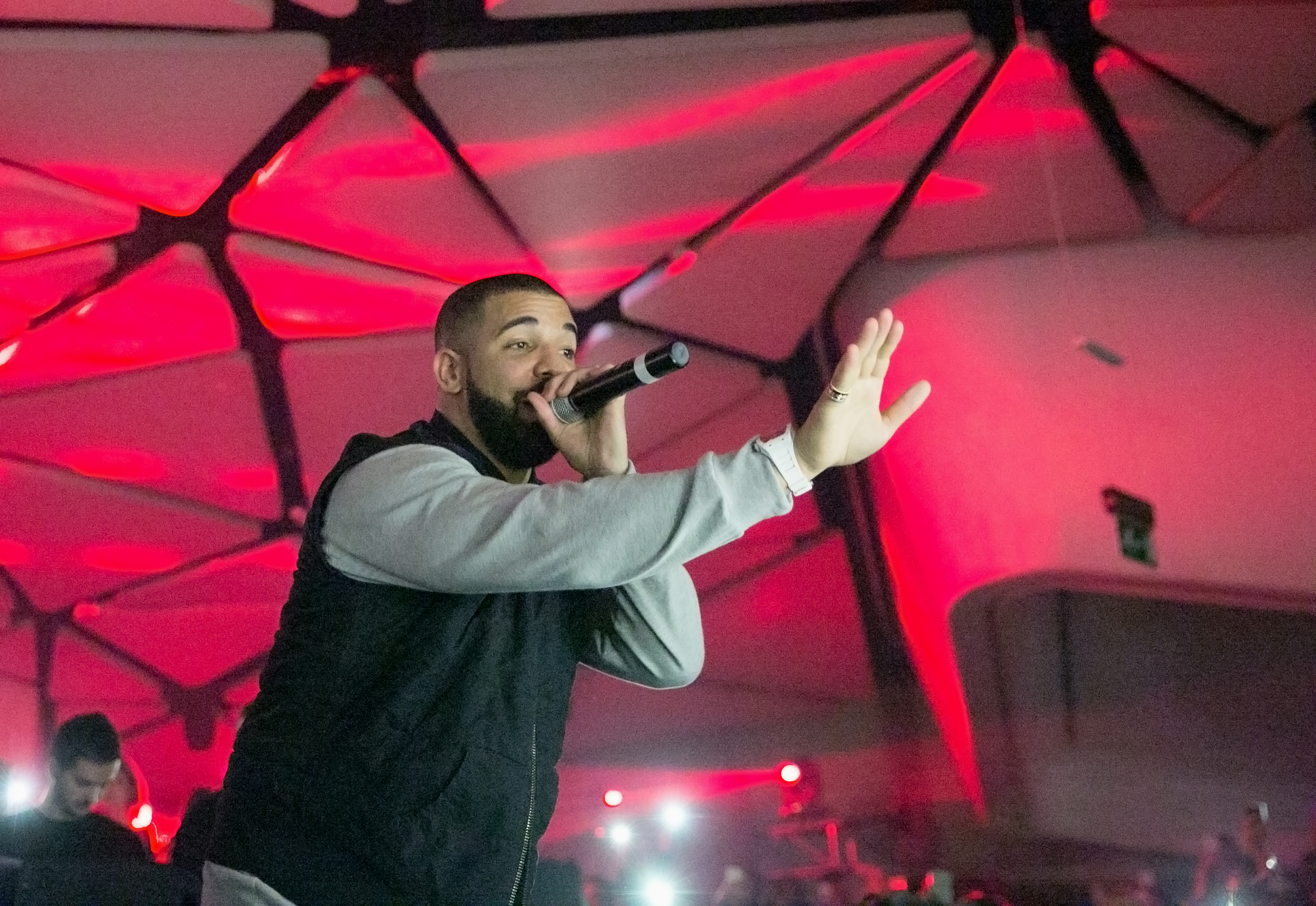 Drake performing in 2017