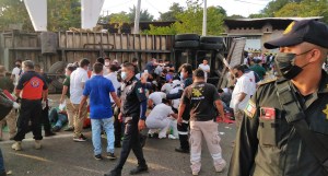 Police and rescue workers at the scene of an accident in more than 50 migrants were killed in the state of Chiapas, Mexico, on December 9, 2021.