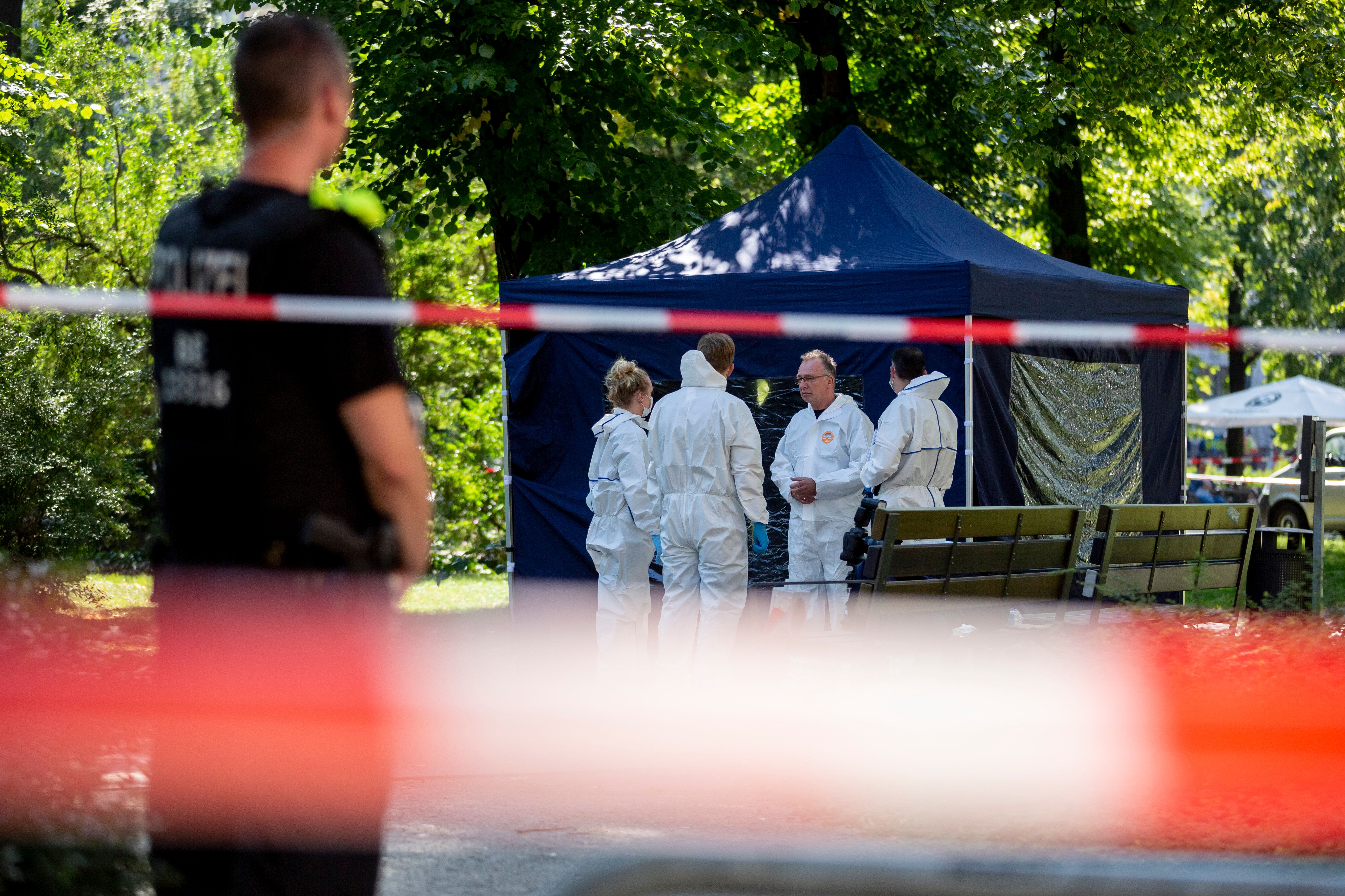 Police forensic experts at the scene of Zelimkhan Khangoshvili's murder in August 2019. Photo: CHRISTOPH SOEDER/DPA/AFP via Getty Images