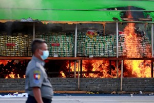 myanmar police burning drugs