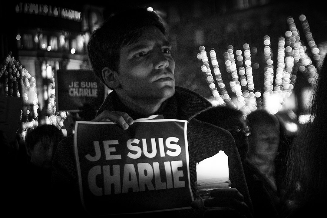 1080px-Je_suis_Charlie_Strasbourg_7_janvier_2015.jpg