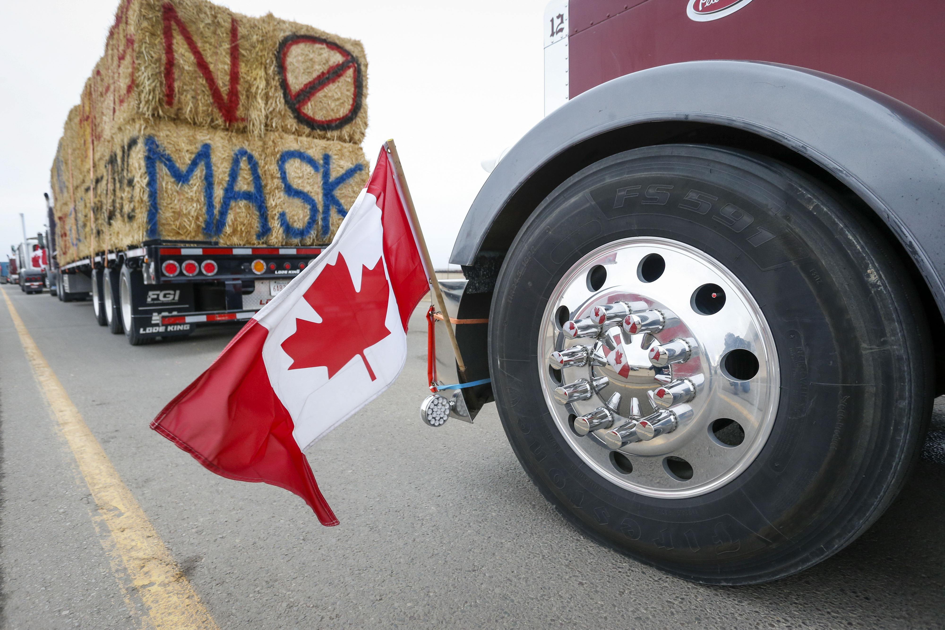 anti-mandate demonstrators gather as a truck convoy blocks the highway the busy U.S. border crossing in Coutts, Alta., Monday, Jan. 31, 2022.THE CANADIAN PRESS/Jeff McIntosh.JPG