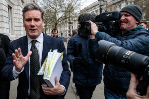 keir-starmer-anti-vaxxers-london-mob