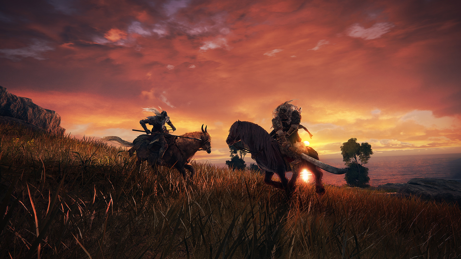 Ein Screenshot aus 'Elden Ring' zeigt zwei untote Krieger, die vor einem malerischen Sonnenuntergang auf Pferden durch die Steppe reiten