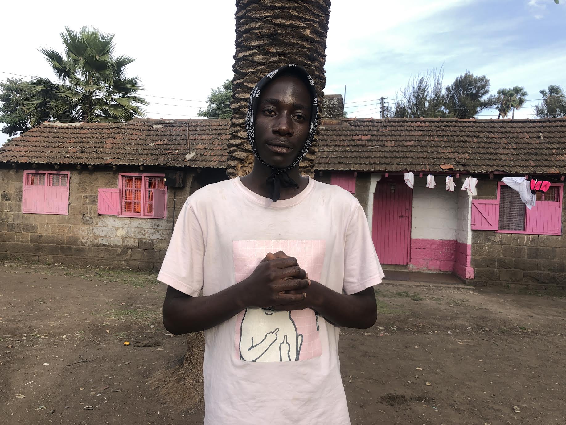 Kenyan drill rapper Davaji in Kaloleni, Nairobi, in a pink t-shirt.