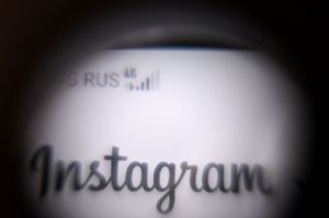 A smartphone displaying the instagram logo with a Russian telecom symbol on the top of the screen