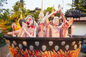 Des photos d'un temple cambodgien représentant l'Enfer