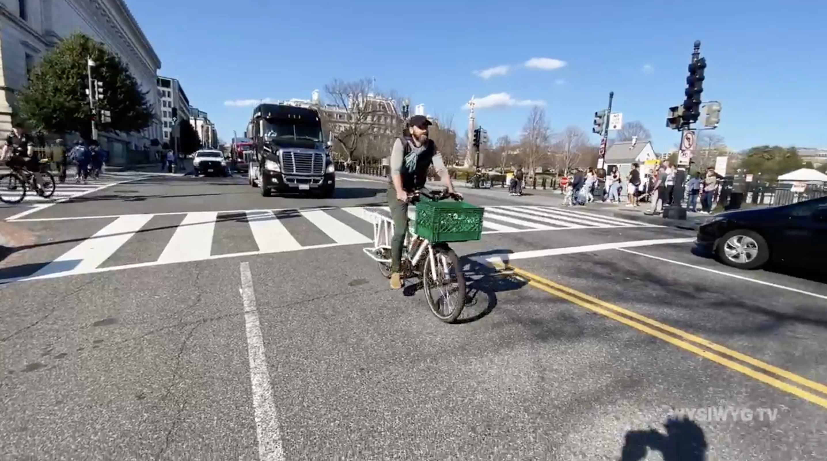 bike-trucker-convoy-washington.png