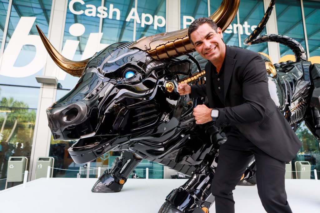 Miami Mayor Unveils Laser Eyes Robot Bull Statue at Bitcoin 2022 Conference