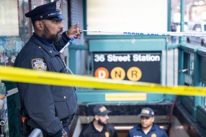 Pelaku penembakan subway di New York Lukai 23 Orang Masih Buron, NYPD pasang sayembara $50 ribu