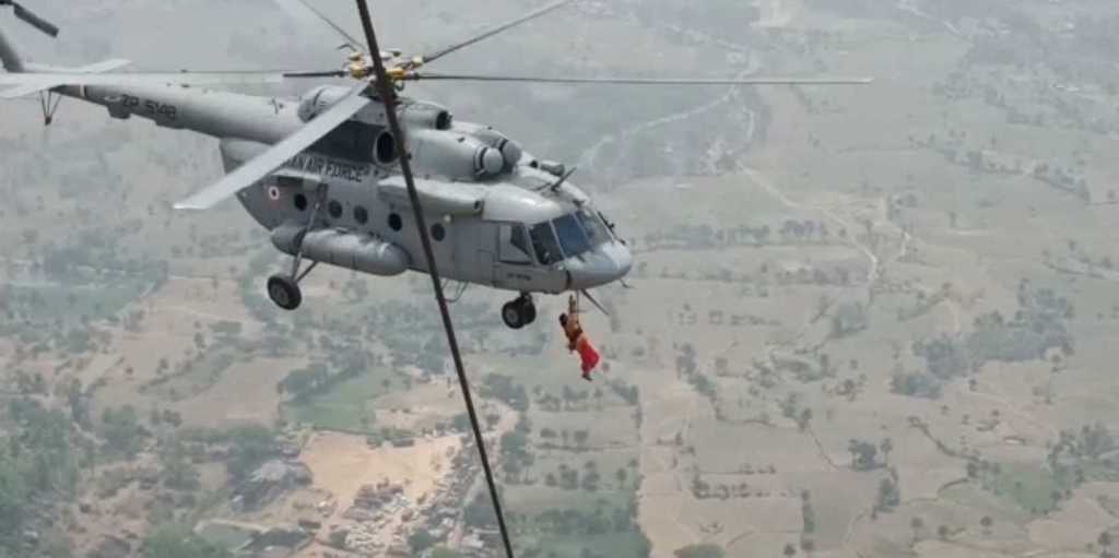 India, trikut hills, ropeway, accident, indian air force, rescue operation