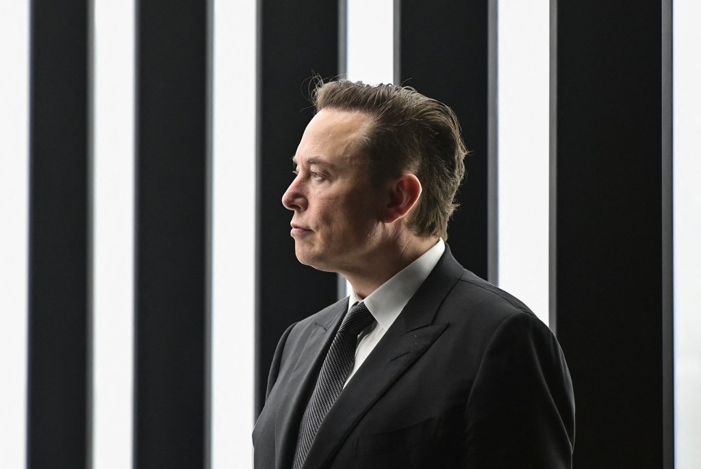 Elon Musk Resmi Jadi Pemilik Baru Twitter usai akuisisi $44 miliar Sebagian Karyawan Twitter mengancam keluar