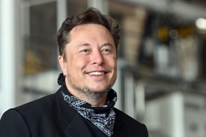 elon-musk-qanon-twitter