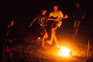 sejarah tradisi sepakbola api para santri di Jawa dan NTB untuk merayakan ramadan dan tahun baru hijriah